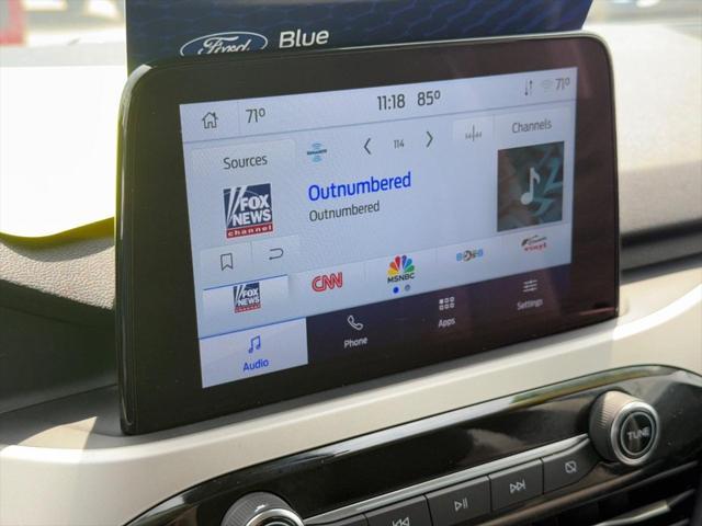 Photo of 2022 Oxford White Ford Escape