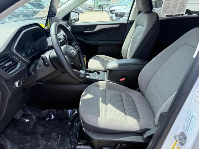 Photo of 2022 Oxford White Ford Escape