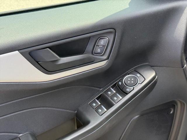 Photo of 2022 Oxford White Ford Escape