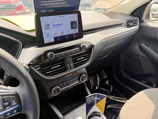 Photo of 2022 Oxford White Ford Escape