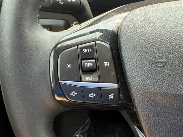 Photo of 2022 Oxford White Ford Escape