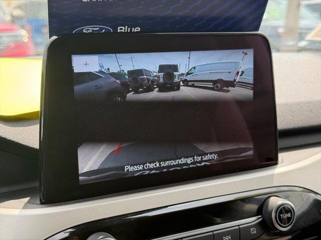 Photo of 2022 Oxford White Ford Escape
