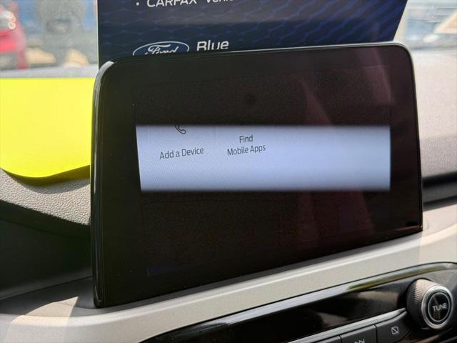 Photo of 2022 Oxford White Ford Escape
