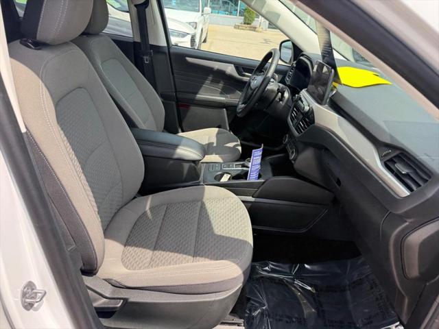 Photo of 2022 Oxford White Ford Escape