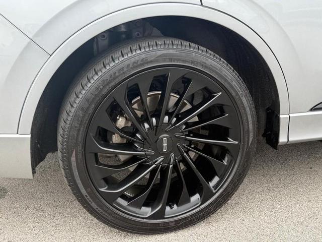 Photo of 2023 Radiance Metallic Lincoln Aviator