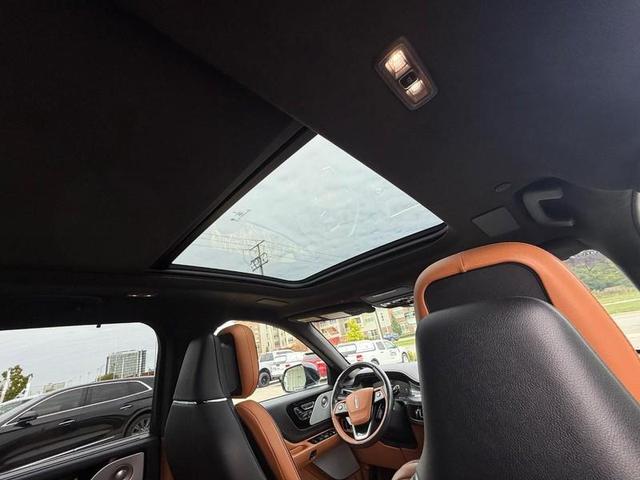Photo of 2023 Radiance Metallic Lincoln Aviator