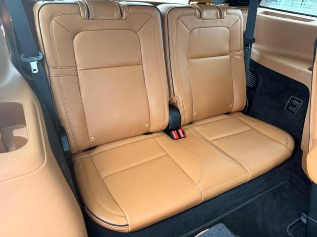 Photo of 2023 Radiance Metallic Lincoln Aviator