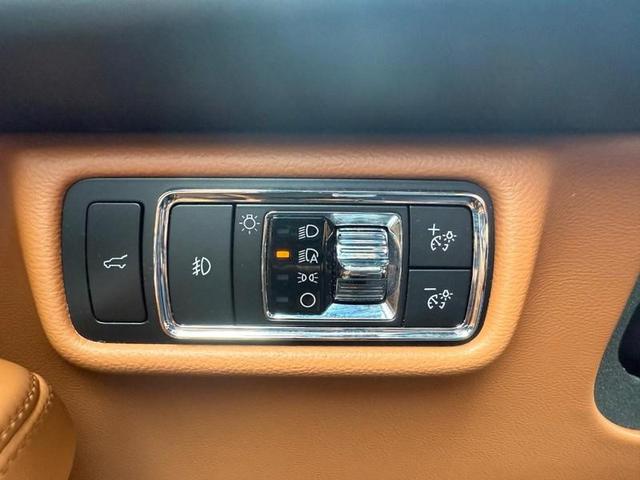 Photo of 2023 Radiance Metallic Lincoln Aviator