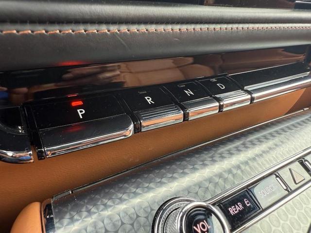 Photo of 2023 Radiance Metallic Lincoln Aviator