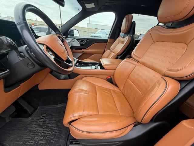 Photo of 2023 Radiance Metallic Lincoln Aviator