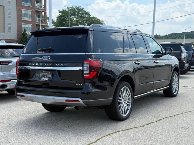 Photo of 2022 Agate Black Metallic Ford Expedition Max