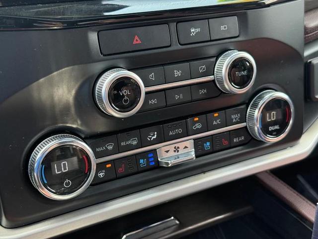 Photo of 2022 Agate Black Metallic Ford Expedition Max