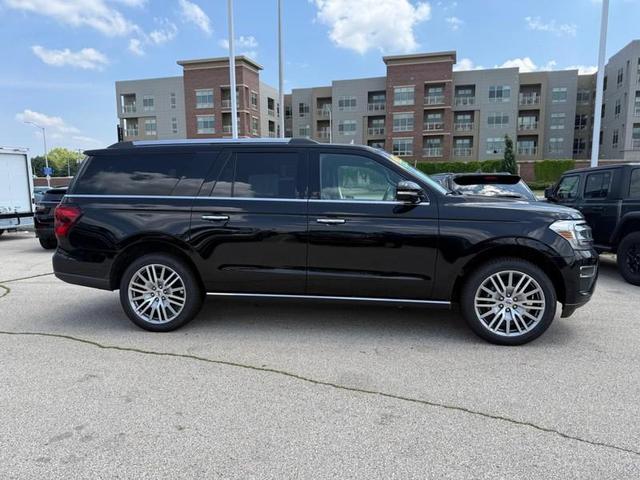 Photo of 2022 Agate Black Metallic Ford Expedition Max