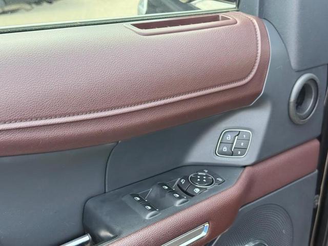 Photo of 2022 Agate Black Metallic Ford Expedition Max