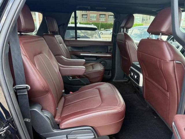 Photo of 2022 Agate Black Metallic Ford Expedition Max