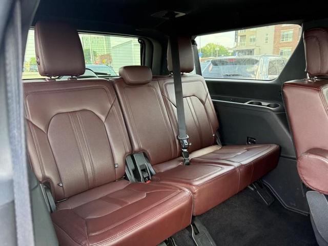 Photo of 2022 Agate Black Metallic Ford Expedition Max