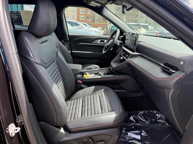 Photo of 2025 Agate Black Metallic Ford Explorer