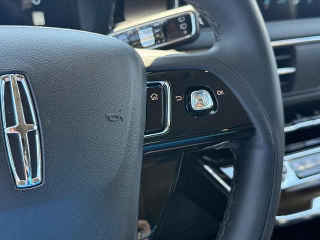 Photo of 2025 Infinite Black Metallic Clearcoat Lincoln Corsair