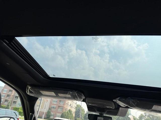 Photo of 2025 Infinite Black Metallic Clearcoat Lincoln Navigator