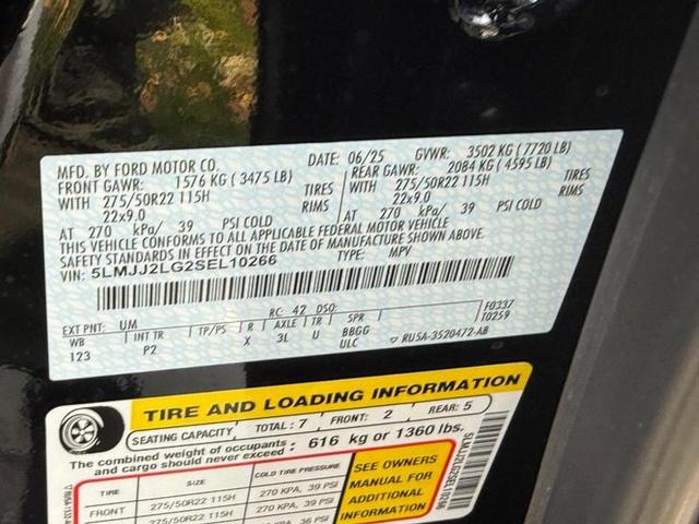 Photo of 2025 Infinite Black Metallic Clearcoat Lincoln Navigator