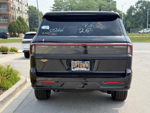 Photo of 2025 Infinite Black Metallic Clearcoat Lincoln Navigator
