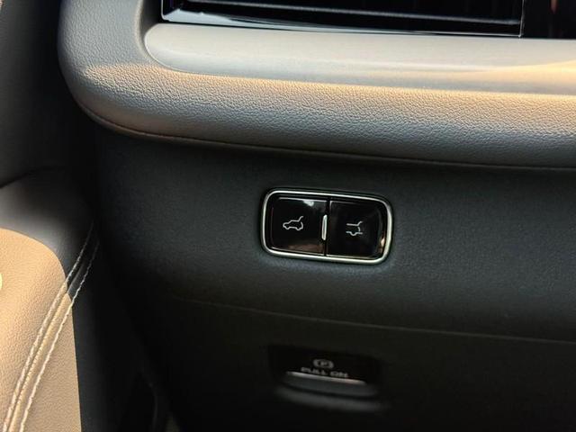 Photo of 2025 Infinite Black Metallic Clearcoat Lincoln Navigator