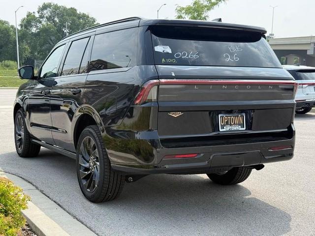 Photo of 2025 Infinite Black Metallic Clearcoat Lincoln Navigator
