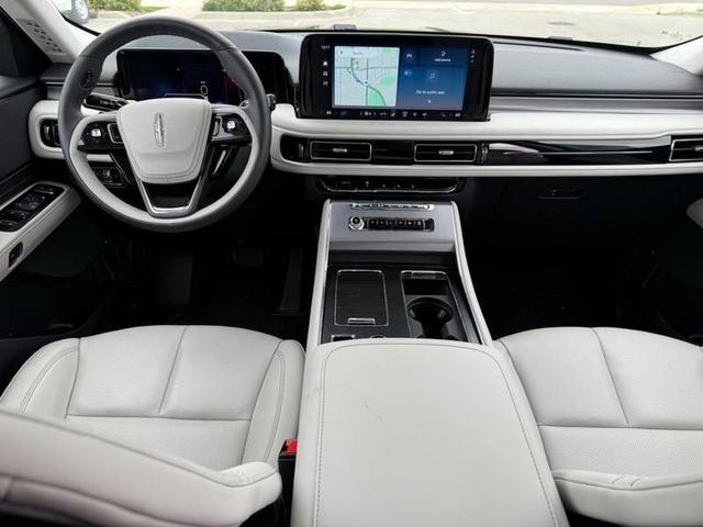 Photo of 2025 Infinite Black Metallic Clearcoat Lincoln Aviator