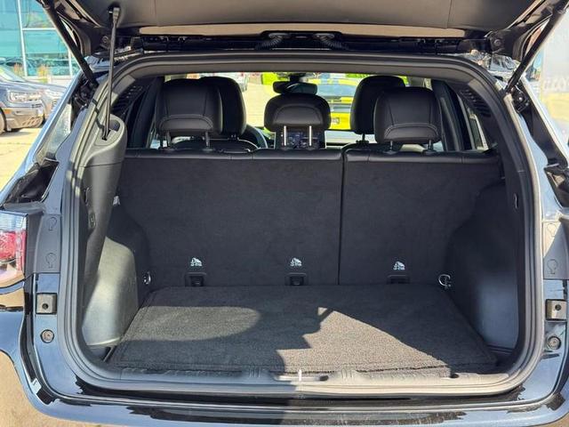 Photo of 2023 Diamond Black Crystal Pearlcoat Jeep Compass