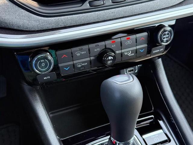 Photo of 2023 Diamond Black Crystal Pearlcoat Jeep Compass