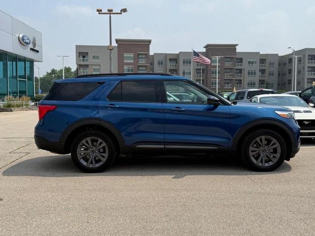 Photo of 2022 Blue Metallic Ford Explorer