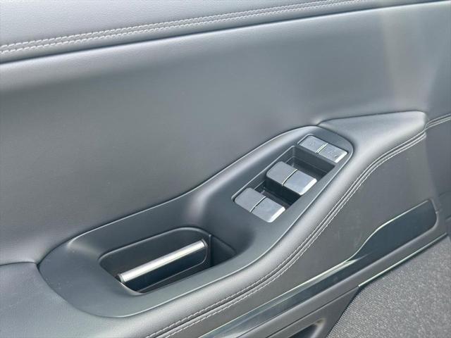 Photo of 2025 Pristine White Metallic Tri-Coat Lincoln Navigator