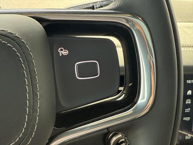 Photo of 2025 Pristine White Metallic Tri-Coat Lincoln Navigator