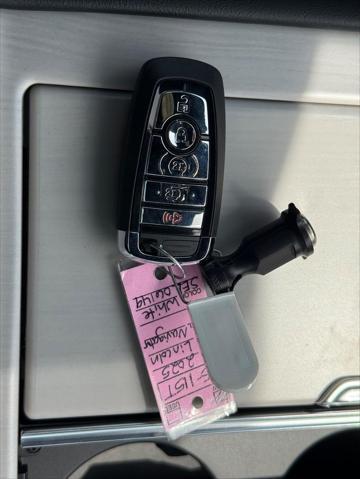 Photo of 2025 Pristine White Metallic Tri-Coat Lincoln Navigator
