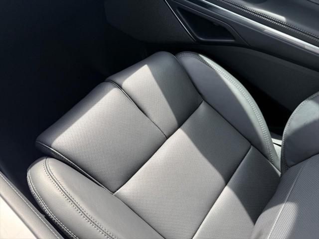 Photo of 2025 Pristine White Metallic Tri-Coat Lincoln Navigator