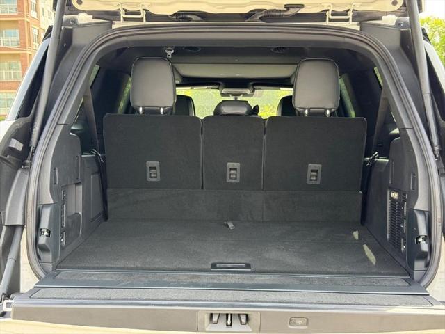 Photo of 2025 Pristine White Metallic Tri-Coat Lincoln Navigator