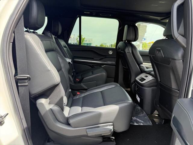 Photo of 2025 Pristine White Metallic Tri-Coat Lincoln Navigator