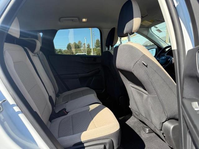 Photo of 2022 Oxford White Ford Escape