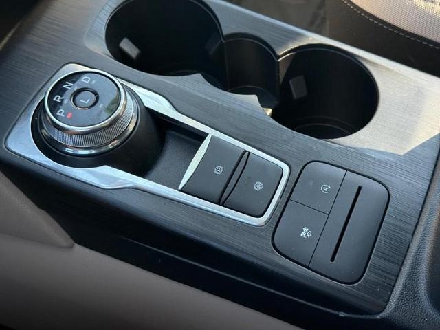 Photo of 2022 Oxford White Ford Escape