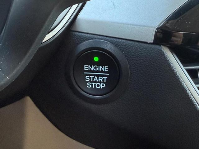 Photo of 2022 Oxford White Ford Escape