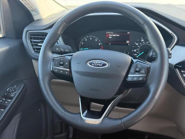 Photo of 2022 Oxford White Ford Escape