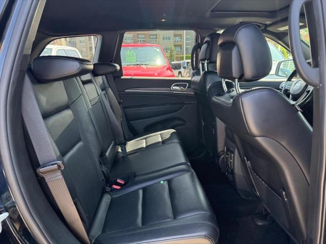 Photo of 2020 Diamond Black Crystal Pearlcoat Jeep Grand Cherokee