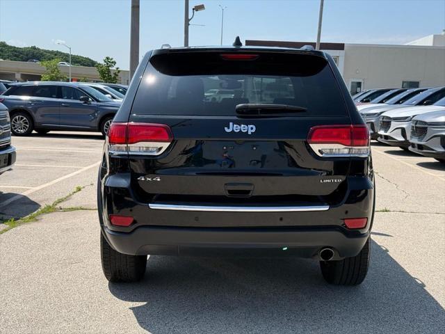 Photo of 2020 Diamond Black Crystal Pearlcoat Jeep Grand Cherokee