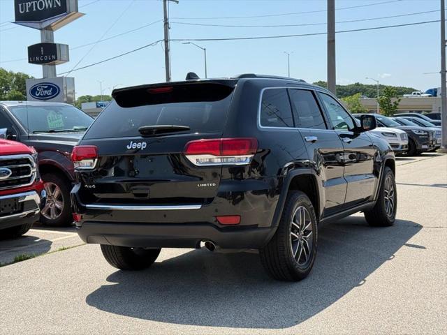 Photo of 2020 Diamond Black Crystal Pearlcoat Jeep Grand Cherokee