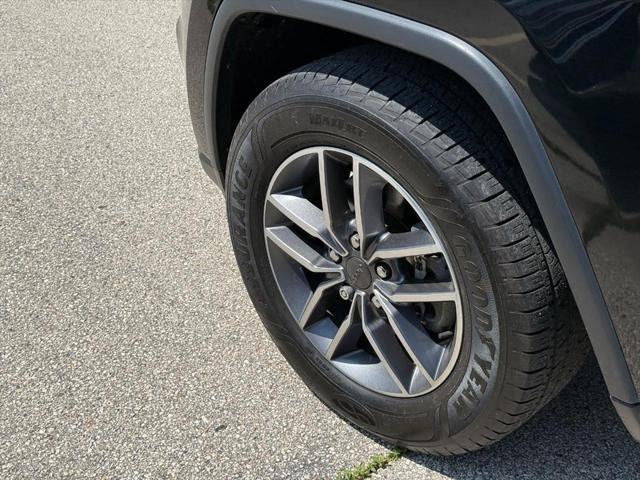 Photo of 2020 Diamond Black Crystal Pearlcoat Jeep Grand Cherokee