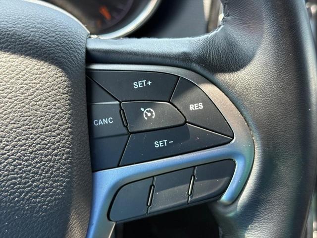 Photo of 2020 Diamond Black Crystal Pearlcoat Jeep Grand Cherokee
