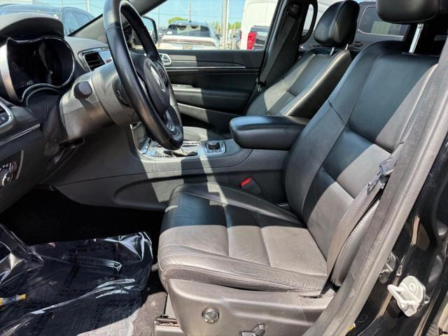 Photo of 2020 Diamond Black Crystal Pearlcoat Jeep Grand Cherokee
