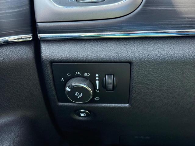 Photo of 2020 Diamond Black Crystal Pearlcoat Jeep Grand Cherokee