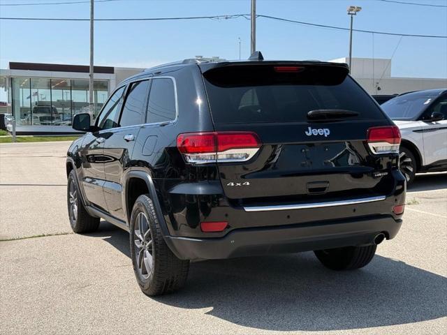 Photo of 2020 Diamond Black Crystal Pearlcoat Jeep Grand Cherokee