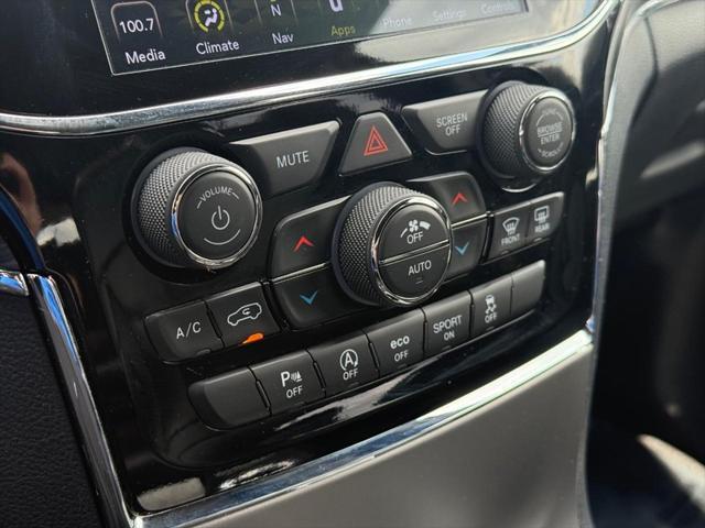 Photo of 2020 Granite Crystal Metallic Clearcoat Jeep Grand Cherokee